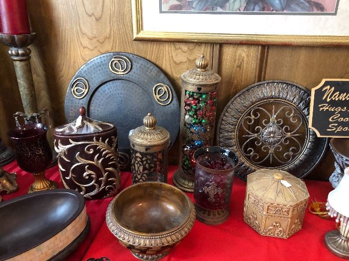 Collectible wares and plateware