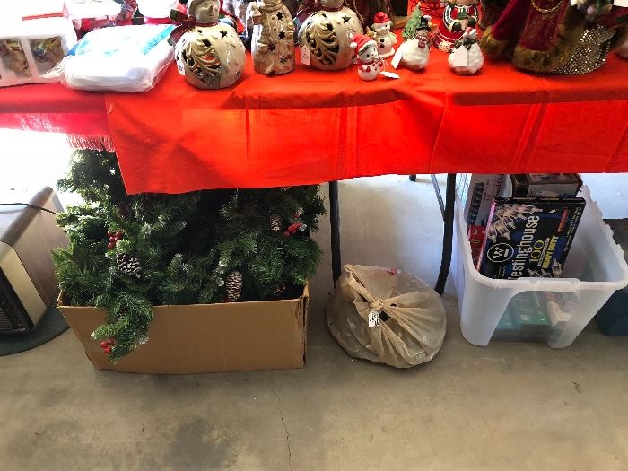 Christmas items, indoor/outdoor lights