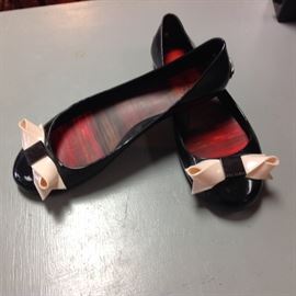 Ted Baker London sz 8 black flats with white bow on toe 
