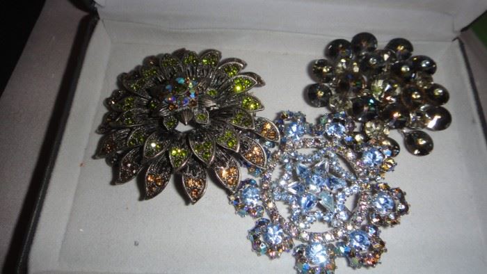 Vintage Costume Jewelry, :Pins, Brooches : Weiss, Eisenberg,  Lisner, and more 