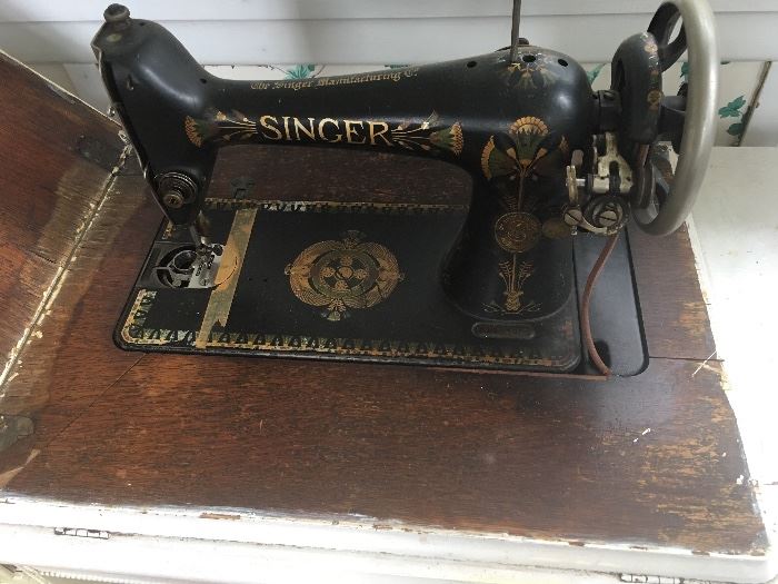 Antique  Sewing Machine - Singer Hand Crank Lotus #66K