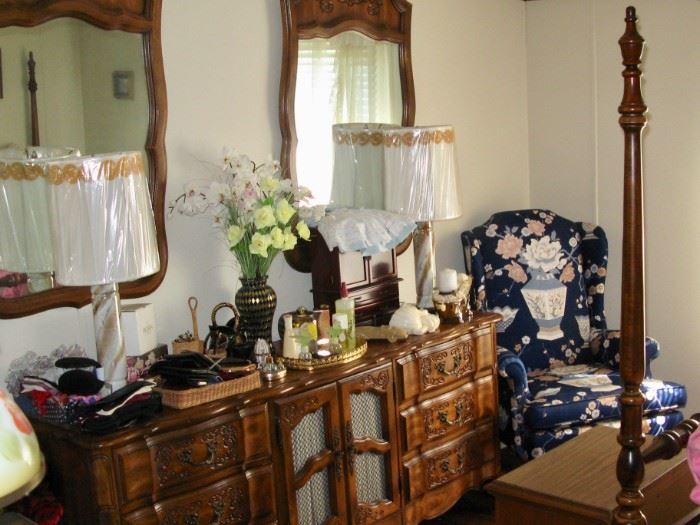 Dresser and mirrors matches the four poster bed. (Part of a three-piece bedroom set)