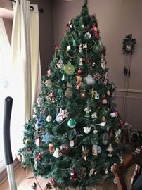 CHRISTMAS TREE WITH ORNAMENTS