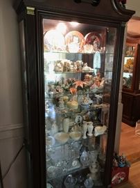 LIGHTED WOODEN CURIO CABINET