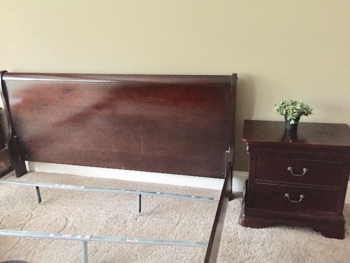 * Asheville North Carolina Beautiful King Size Sleigh Bed and Matching Set Includes Sleigh Bed, 2 Night Stands, Dresser, Chest Of Drawers $755