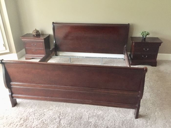* Asheville North Carolina Beautiful King Size Sleigh Bed and Matching Set Includes Sleigh Bed, 2 Night Stands, Dresser, Chest Of Drawers $755