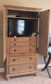 * Riverside Coventry 4 Piece Queen Size BEDROOM SET $1800 Includes Bed, Mirrored Wardrobe/Armoire, Dresser, and Night Stand. Cream Colored w Weathered DriftWood