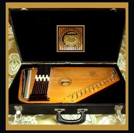 Oscar Schmidt Autoharp in Case
