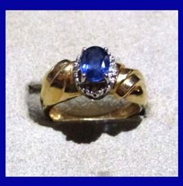 Stunning 14K Gold Sapphire Ring