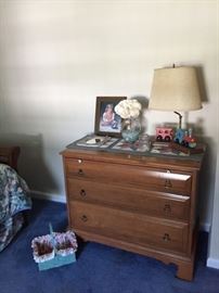 Dresser with pull out top