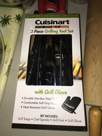 Cuisinart grill set with glove