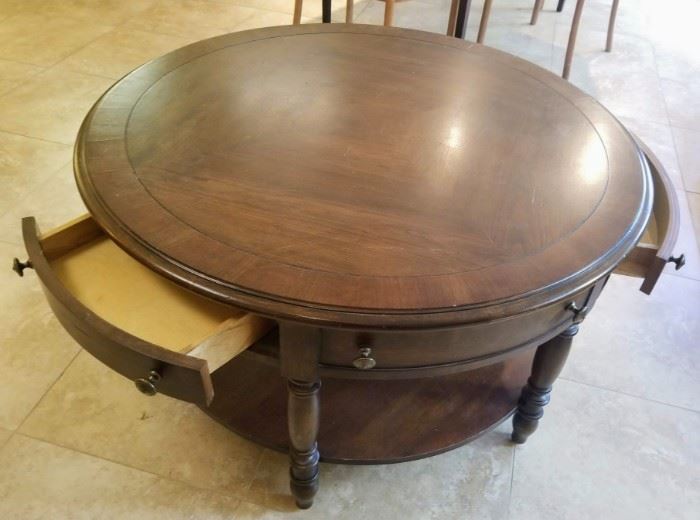 Round coffee table with 3 Drawers