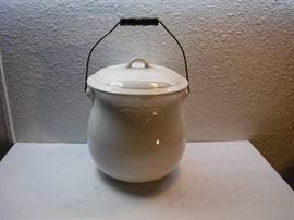 VANITY CHAMBER POT