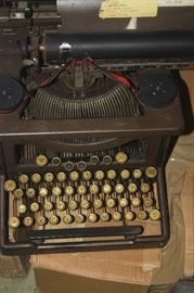 VINTAGE TYPEWRITER