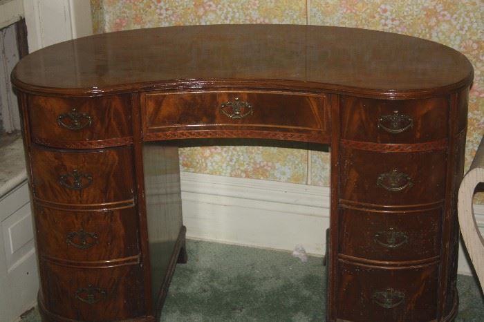 KIDNET SHAPE DESK