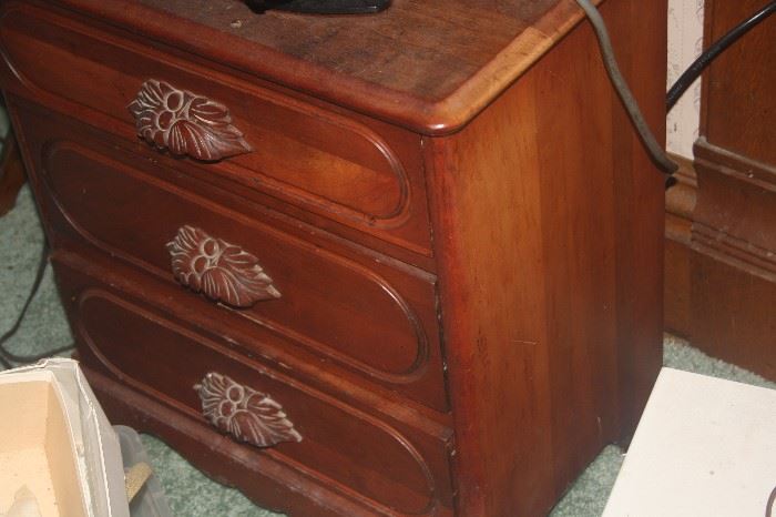 VICTORIAN NIGHT STAND