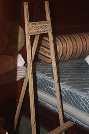 VINTAGE ART EASEL