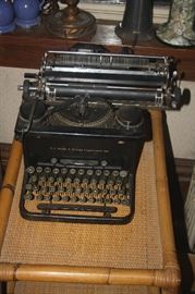 VINTAGE TYPEWRITER