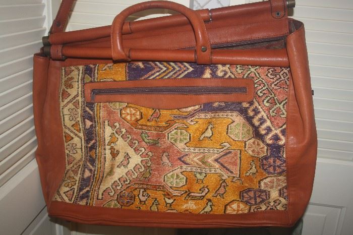 MADE IN TURKET DUFFLE BAG