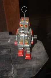 VINTAGE TIN TOY