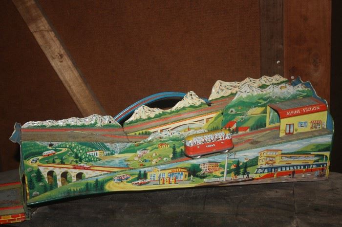 VINTAGE TIN TOY