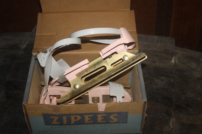 VINTAGE ICE SKATES