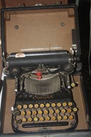 PORTABLE CORONA TYPEWRITER
