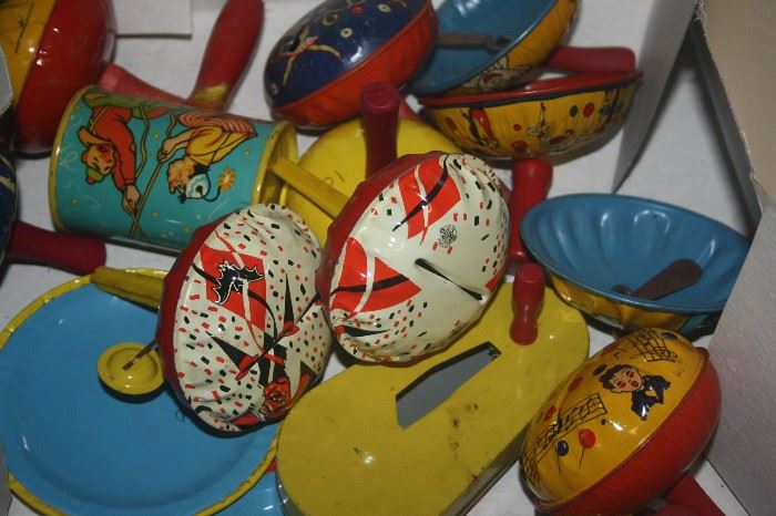 VINTAGE NOISE MAKERS