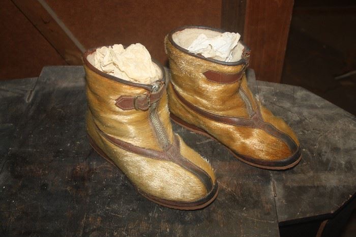 CHILD'S BOOTS