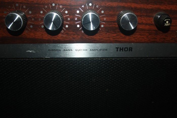 GIBSON BASS GUITAR AMPLIFIER