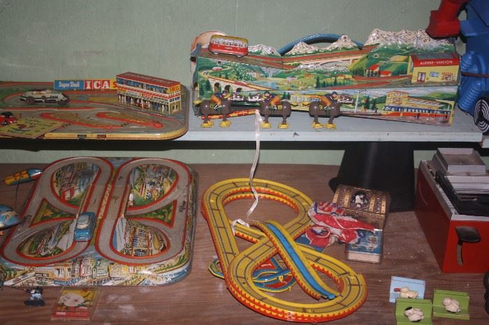 VINTAGE TIN RACE CAR GAMES