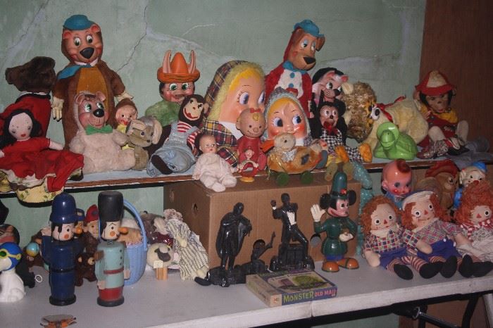 LOADS OF VINTAGE TOYS