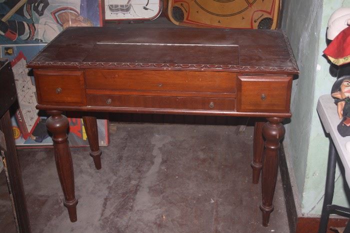 VINTAGE DESK