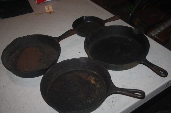 CAST IRON SKILLETS