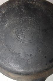 GRISWOLD CAST IRON SKILLET