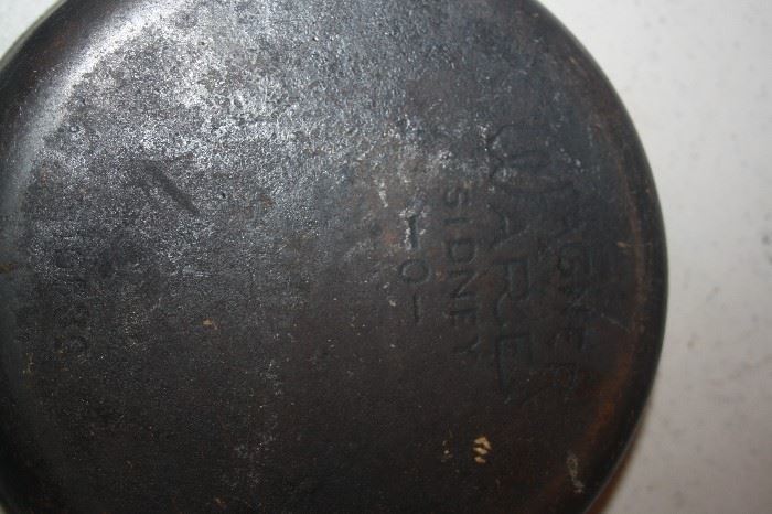 WAGNERWARE CAST IRON SKILLET