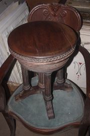 ORAGN / PIANO STOOL