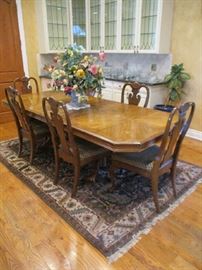 DINING TABLE W/6 CHAIRS & 2 LEAFS