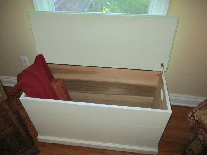 TOY CHEST