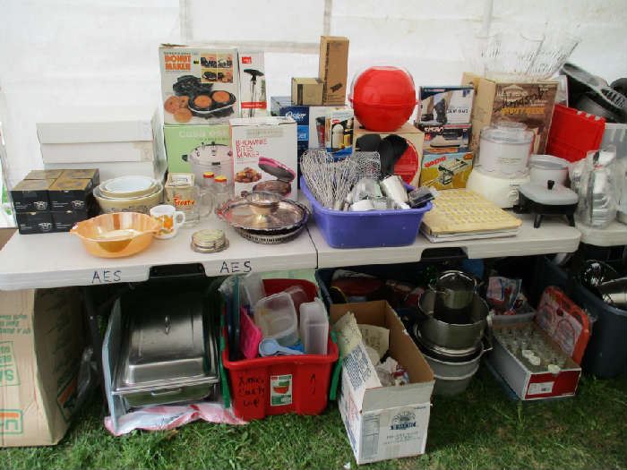 SMALL KITCHEN APPLIANCES, UTENSILS, PYREX, ORREFORS, MIKASA