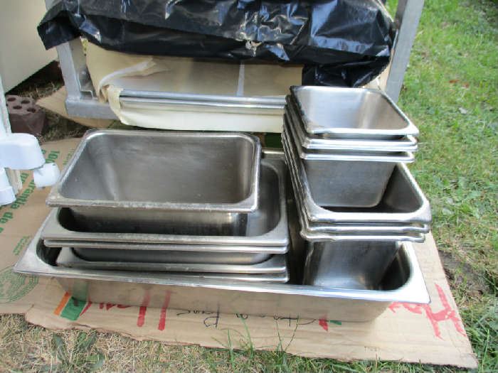 STAINLESS TRAYS/PANS