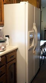 Kenmore Cold Spot Side By Side Refrigerator Model # 106.54502300, 70" x 36" X 30"