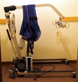 Invacare Manual/Electric Portable Patient Lift, Model# GRPL450-1, 600 LB Capacity, Includes Patient Sling, Manuals And 2 Rechargeble Battery Packs