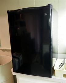 GE Mini Refrigerator Model # WMR04GAVBBB