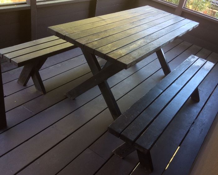 Picnic table with 2 benches