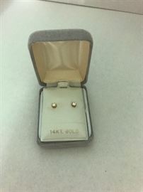 14kt gold small diamonds earrings
