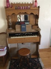 Oak pump organ