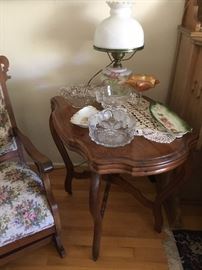 Turtle-top Lamp table