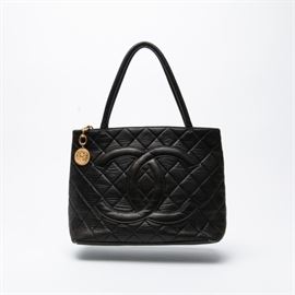#117	CHANEL QUILTED LAMBSKIN CHOCOLATE MEDALLION TOTE
