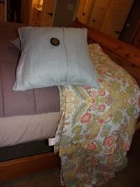 Comfort quilt with accent pillows